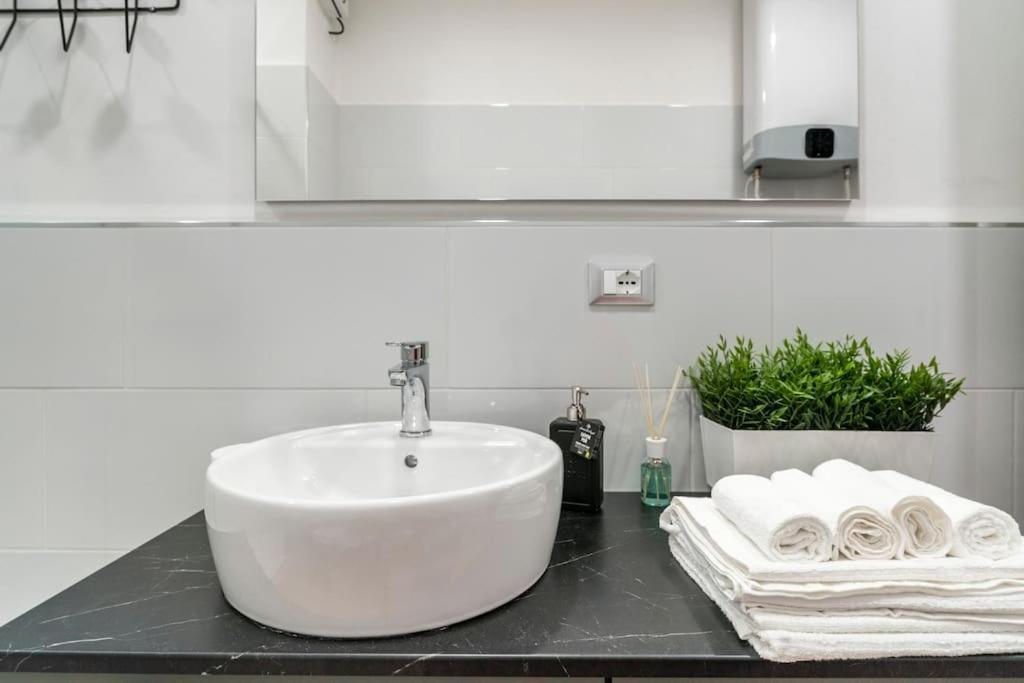 L'Atelier Del Centro: Tra Design, Storia E Fascino Appartement Brescia Buitenkant foto
